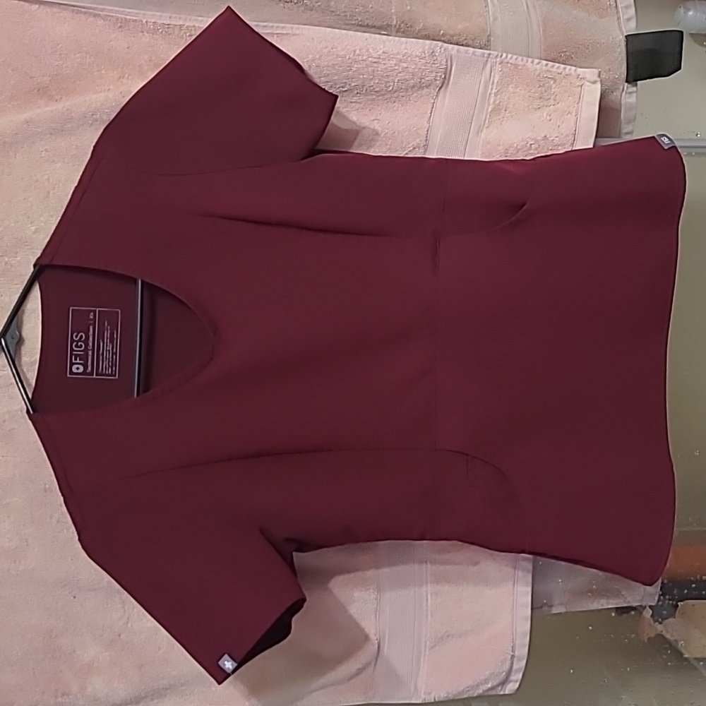 Figs scrub top XS burgundy